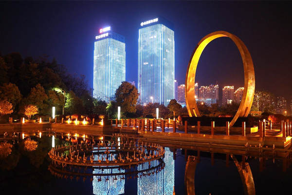 為實現(xiàn)城市照明節(jié)能，如何部署能源管理系統(tǒng)？